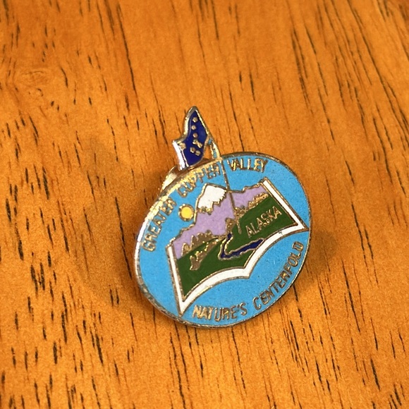 Alaska vintage pin. “Greater Copper Valley” “Natures Centerfold”. Alaskan flag - Picture 2 of 6